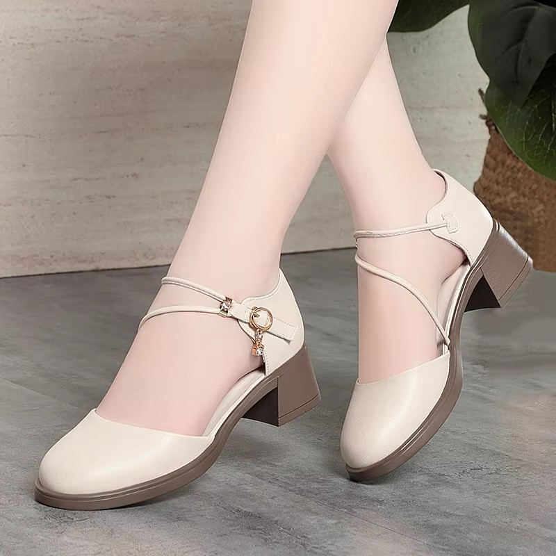 Bandage - Sapatos de Salto Médio com Bico